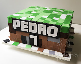 CUPCAKERIA ROSA - Bolos Artísticos e Cupcakes em Curitiba: Bolo Minecraft  do Pedro